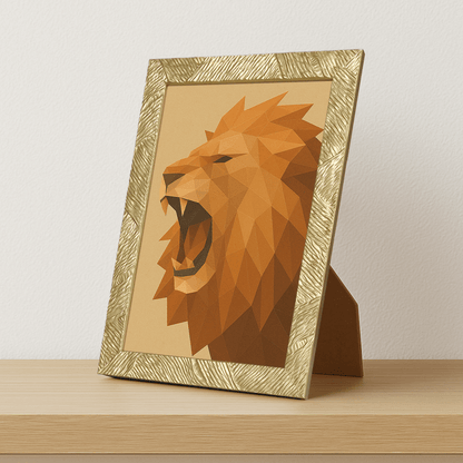 Leone Poly Art stampato su forex, cornice portafoto oro, misura 21x29.7