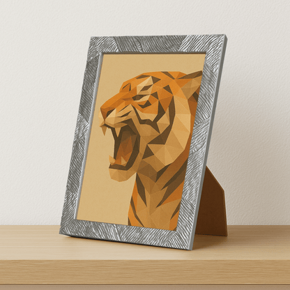 Tigre Poly Art stampato su forex, cornice portafoto argento, misura 21x29.7